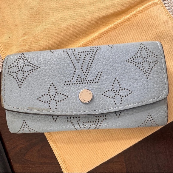 Louis Vuitton Light Blue Mahina Key Holder - Picture 4 of 8